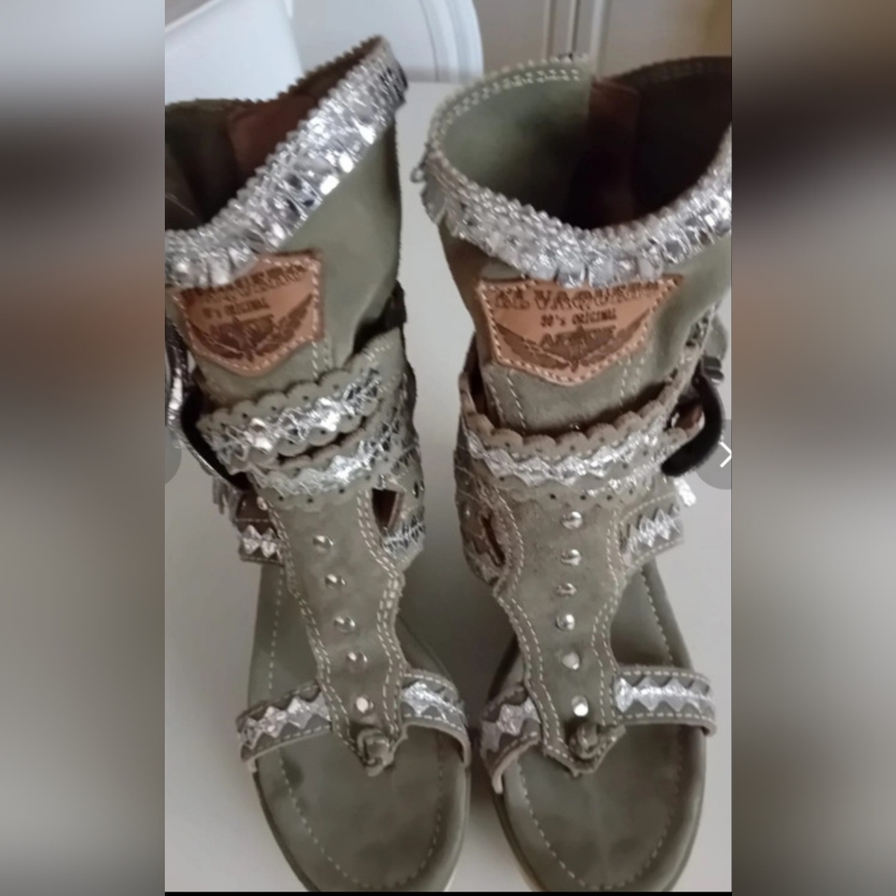 Like New EL Vaquero Sandals
